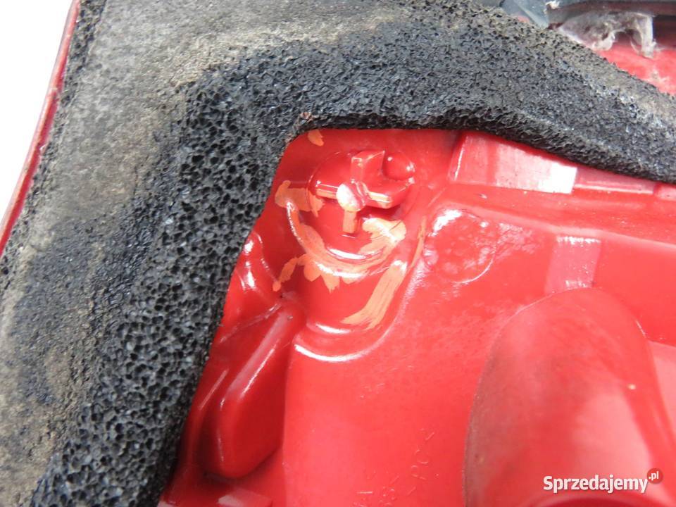 LAMPA PRAWA TYLNA TOYOTA RAV 4 III