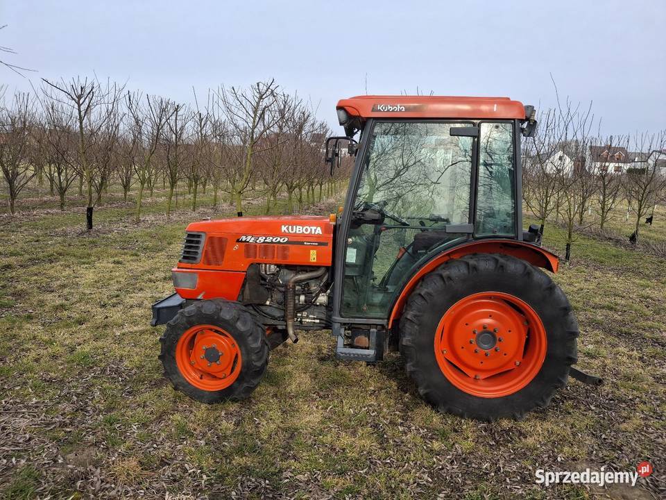 Ciągnik sadowniczy Kubota M8200 narrow