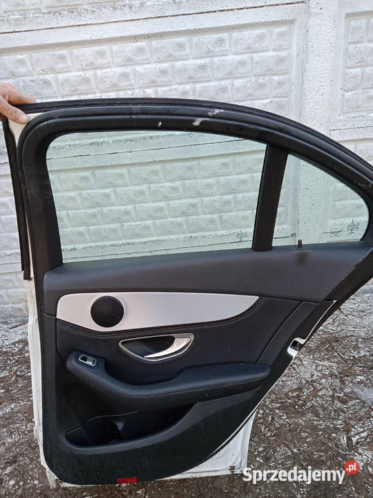 DRZWI PRAWE TYŁ TYLNE MERCEDES CKLASA W205 SEDAN osobowe Rakoniewice