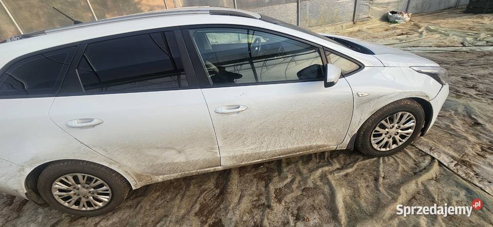 Kia ceed 2015 kombi kupiony w polskim salonie Kraków sprzedam
