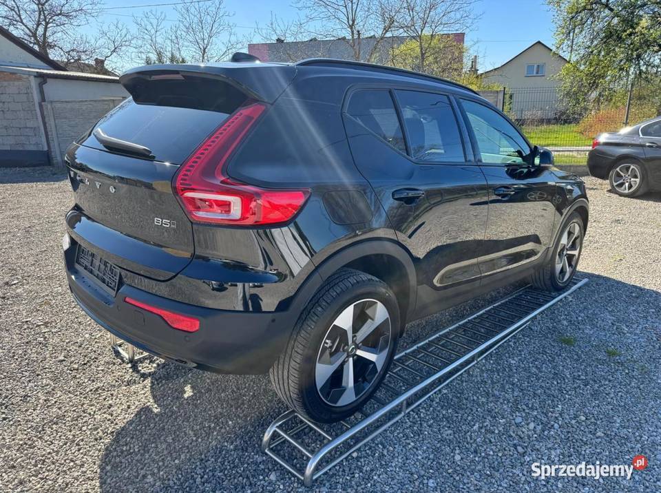 VOLVO XC40 B5 AWD MOMENTUM PRO 20 benzyna 250 3000km