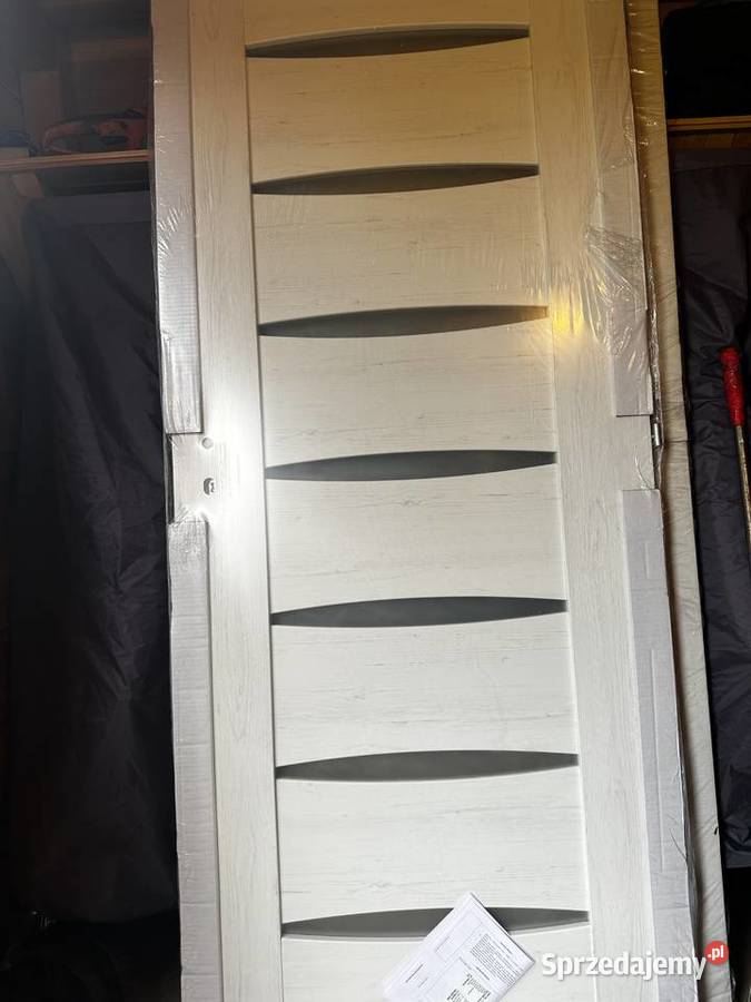 Drzwi 80 Prawe Sosna nowe Wyry