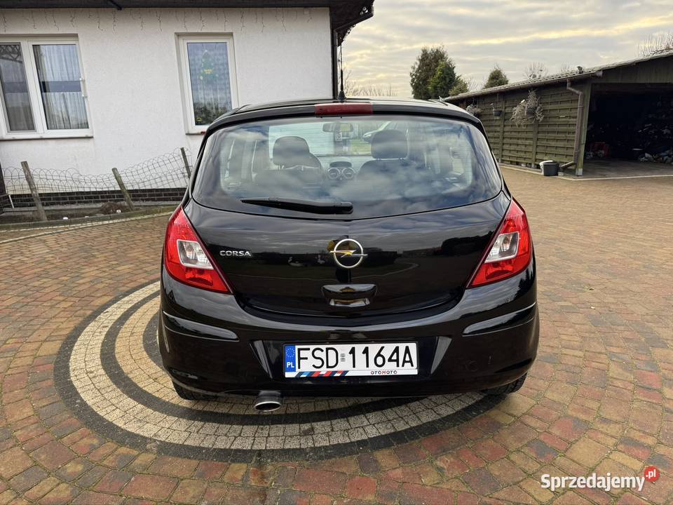 Opel Corsa D 2010 12 Benzyna 172100km