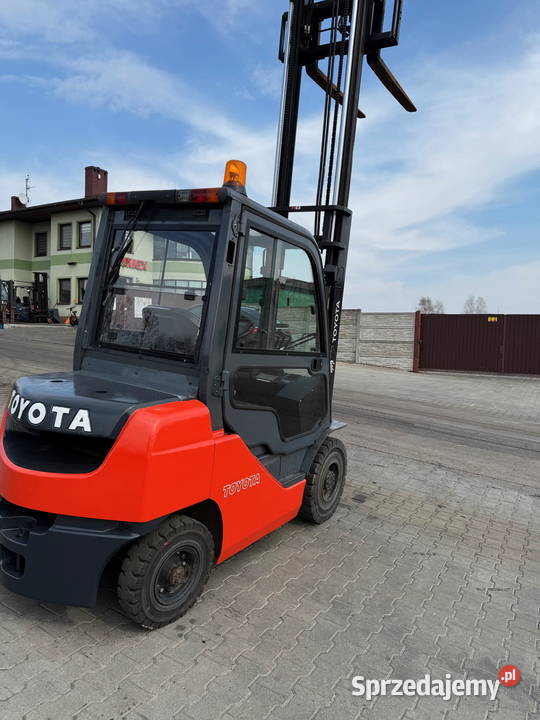 wózek widłowy TOYOTA 8FDF25 diesel 370m kabina Wózki widłowe
