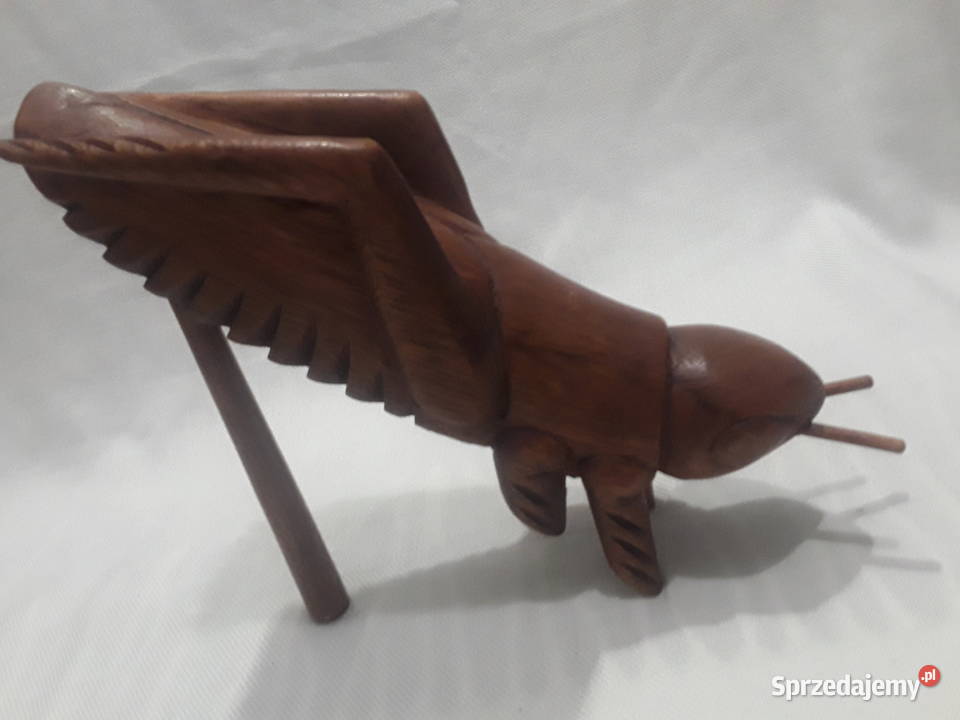 FIGURKA SZARAŃCZA KONIK POLNY DREWNO RZEŻBA