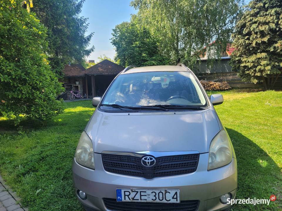 Toyota corolla verso Krasne