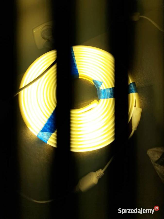 nowy neon led długość 4 m zasilany 220 V sprzedam