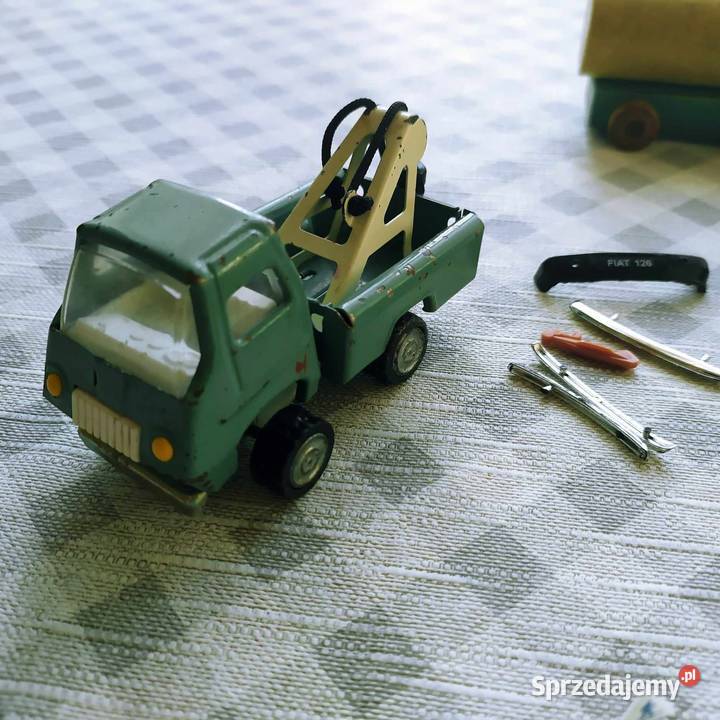 Blaszanemetalowe auta PRL holownik dźwig Lublin