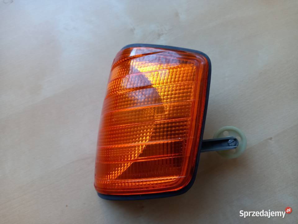 Mercedes W 201 kierynkowskaz lewy HELLA Bukownica