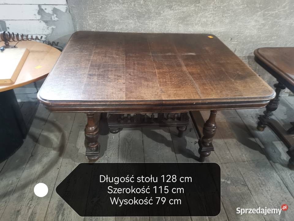 Prostakatny stół drewniany