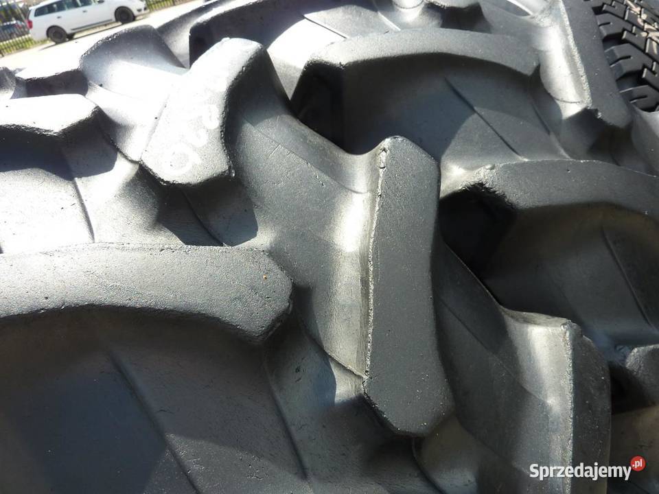 2x Opona używana rolnicza 30070R20 PIRELLI TM700 Zaścianki sprzedam