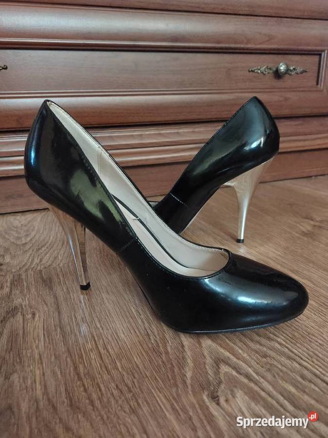 Czarne buty ze srebrnymi szpilkami Skarżysko-Kamienna
