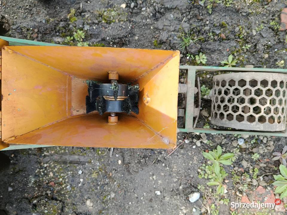 redliniarka z siewniczkami do warzyw nieuszkodzony Posądza sprzedam