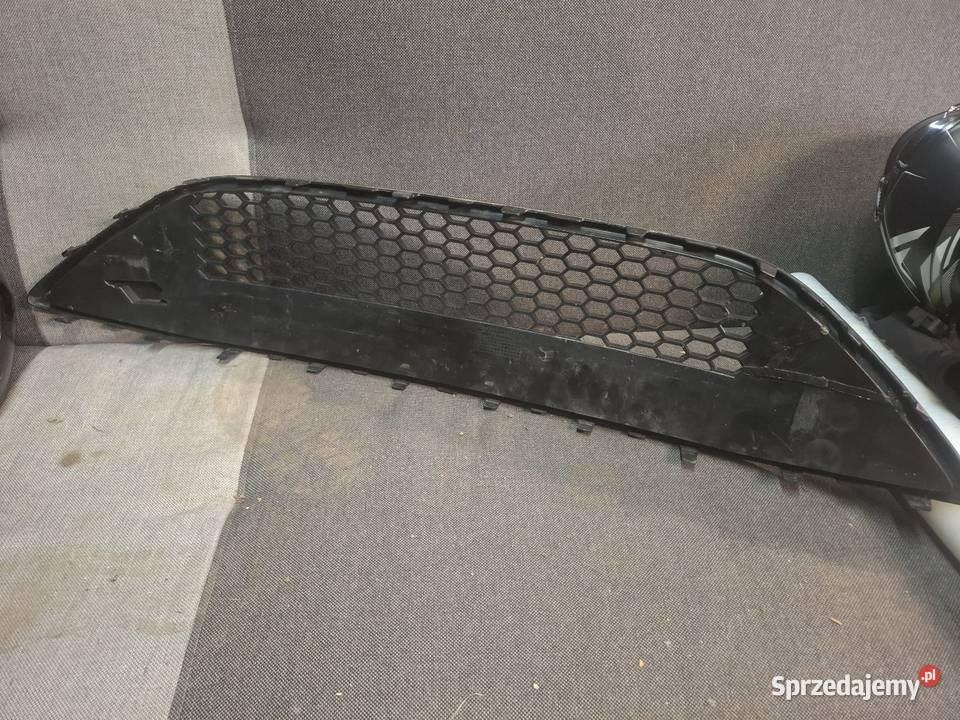 Atrapa chłodnicy grill przód Ford Focus ST MK3 Zawada