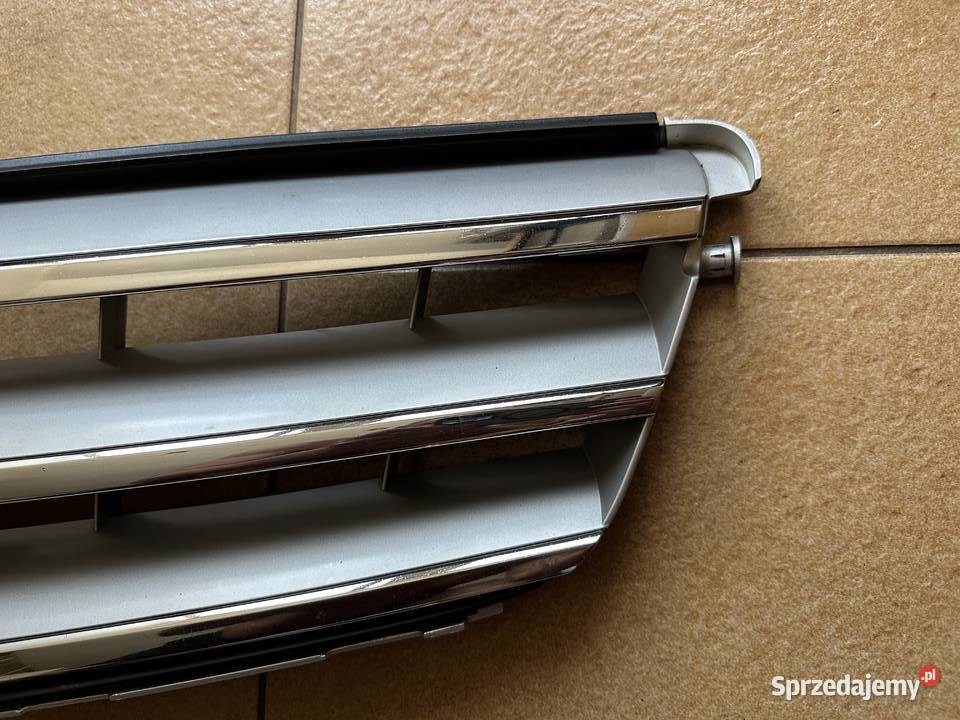 Grill przedni mercedes W 204 c klasa Sztum