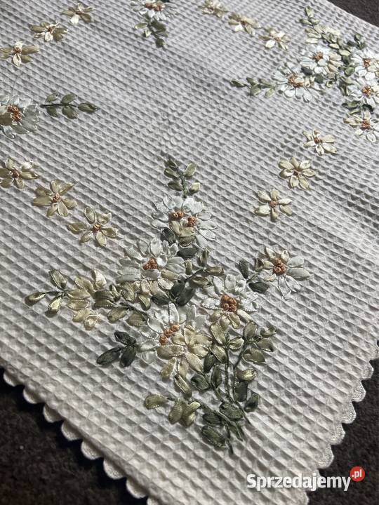 Poszewka haftowana motywy kwiatowe