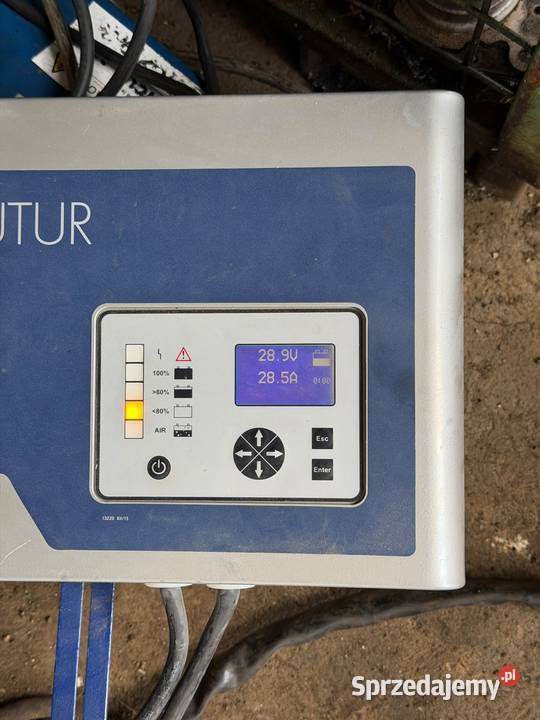 Prostownik TRICOM FUTURE 24V 100A Układ elektryczny i zapłon Antonie