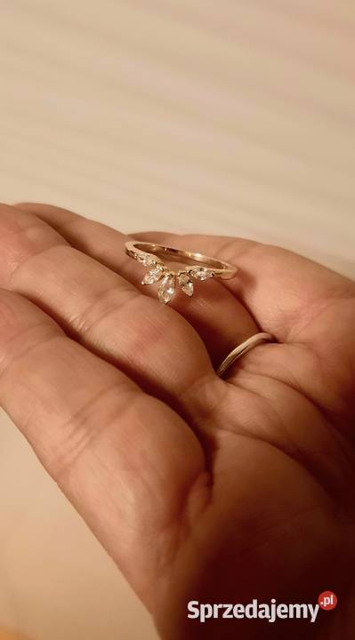 Nowy srebrny złocony pierścionek z cyrkoniami