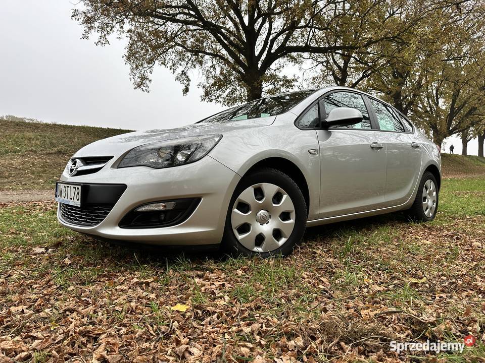 Opel Astra J 2018 Sedan 14 LPG ekonomiczny Lubań