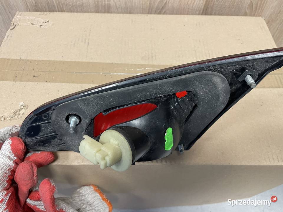 Mitsubishi Colt cz3 lift lampa tył w klapę lewa Oświetlenie lubelskie Kozubszczyzna