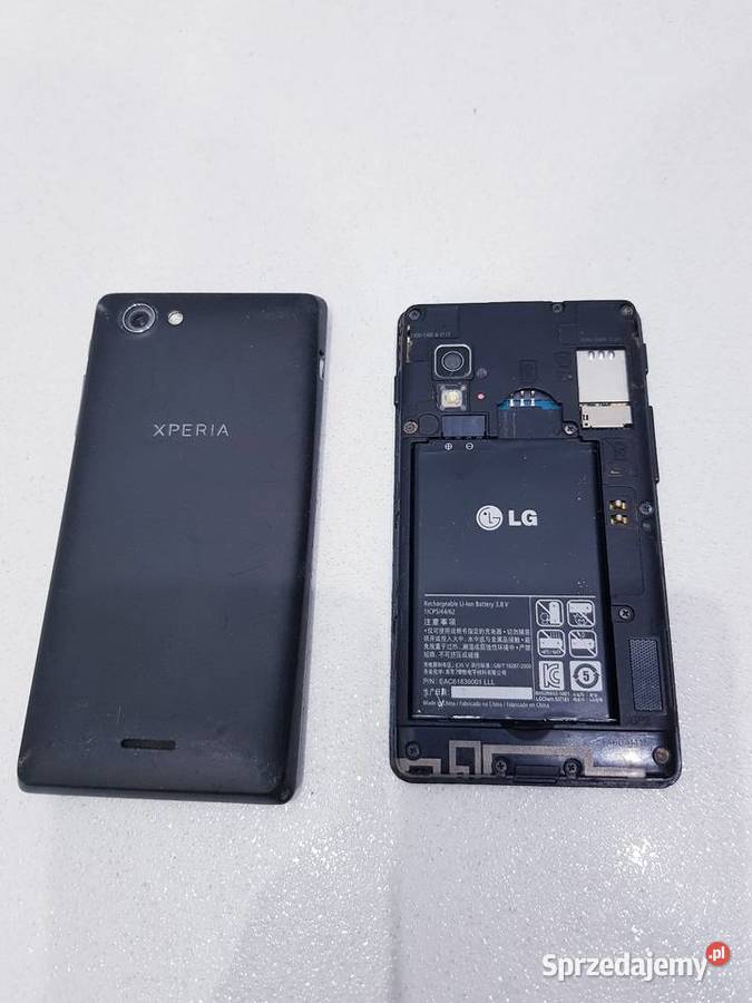 Zestaw starych uszkodzonych telefonów na części