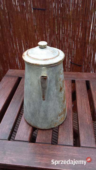 Stary aluminiowy dzbanek do kawyherbaty retro