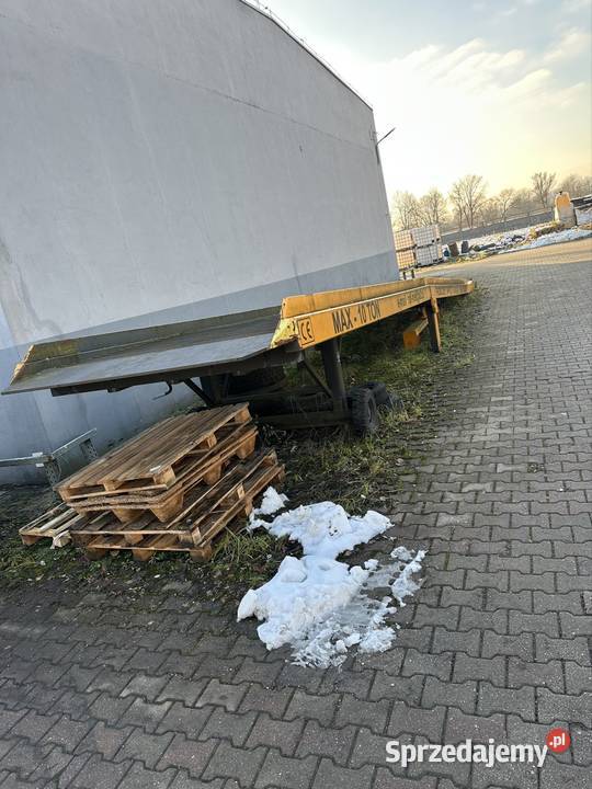 Rampa najazdowa do załadunku pojazdów palet