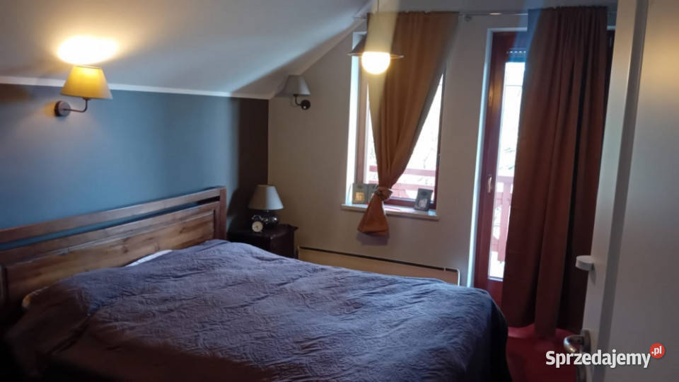 Piękny dom w stylu alpejskim z widokiem na