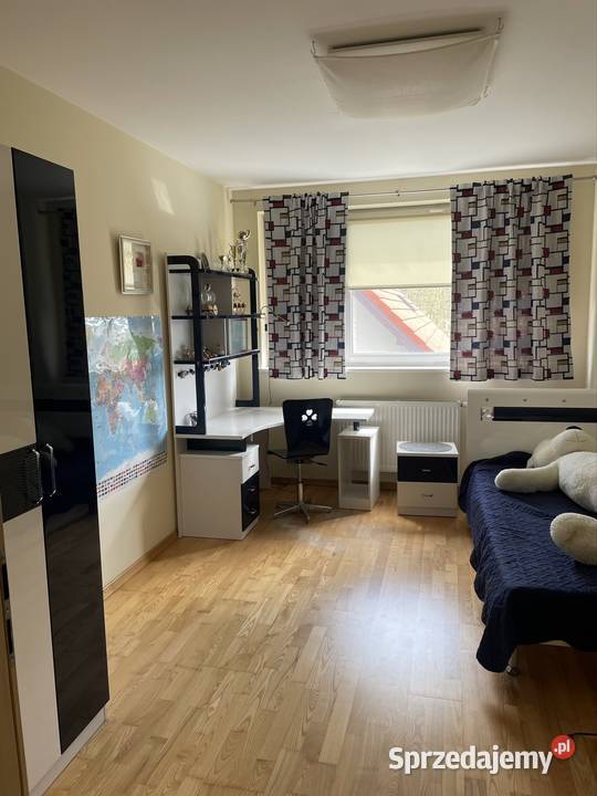 Piękny komplet mebli chłopca w stanie Izabelin B