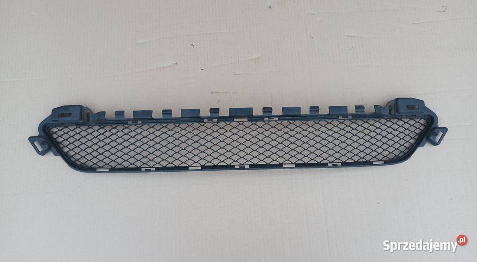 MERCEDES CKLASA W205 KRATKA ZDERZAKA ŚRODKOWA Bieleń sprzedam