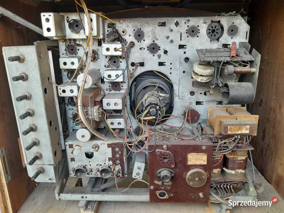 Stary telewizor lampowy Record4 z szafką zabytek