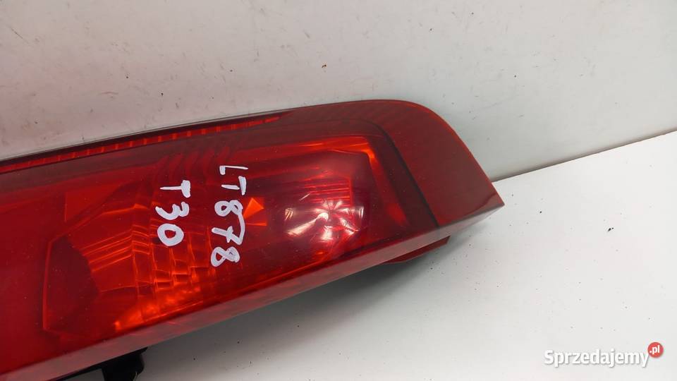 NISSAN XTRAIL T30 SUV LAMPA TYŁ LEWA osobowe Światła stop Zbierkowo