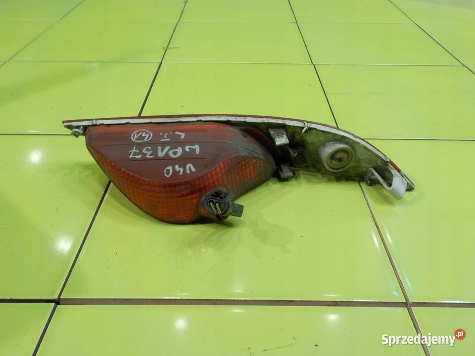 VOLVO V40 II 16D2 14r HB 5D lampa lewa tyl Suków