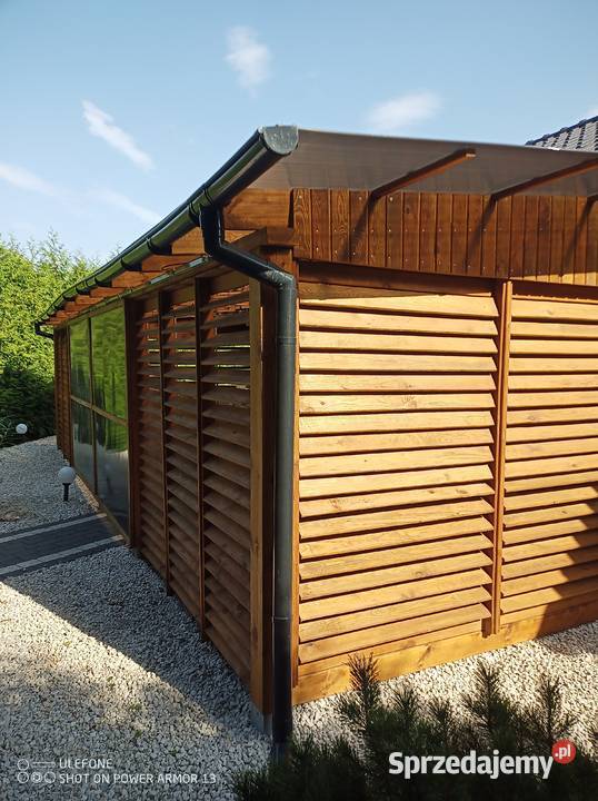 Zadaszenie z ruchomymi drewnianymi żaluzjami Książki