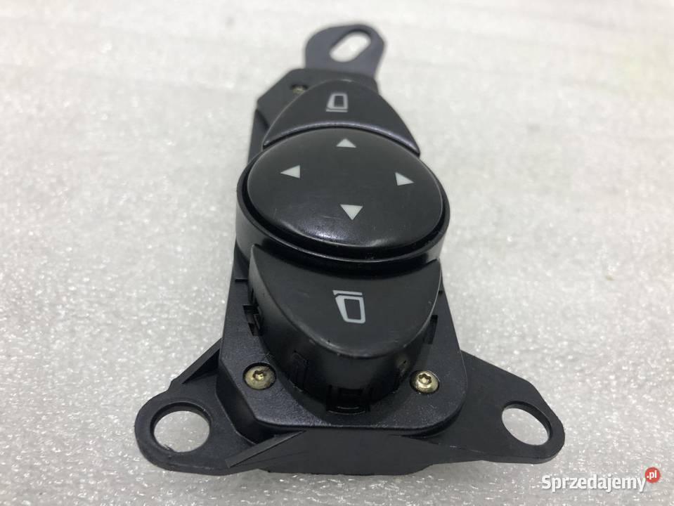LISTWA BAGAŻNIKA LEWA MERCEDES W204 2048600124
