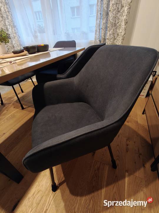 4 granatowe krzesła do salonujadalni