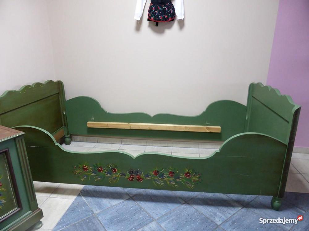 Ludowe łóżko z wiejskiej chaty Ostrów Wielkopolski
