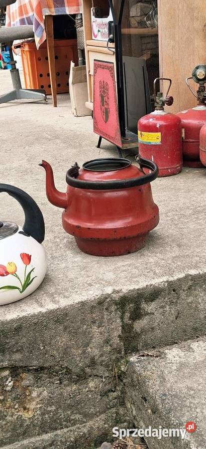 Kanki I naczynia emaliowane jako ozdoba do Sulejów