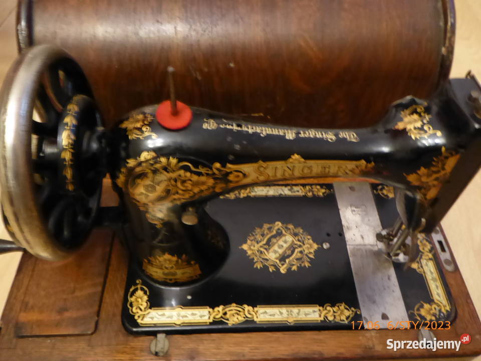 Walizkowa maszyna do szycia Singer z 19 wieku.