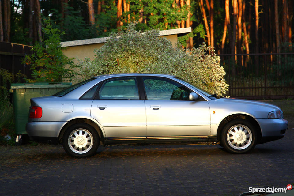Audi A4 B5 16 sekwencja 1998 r srebrny mazowieckie Józefów