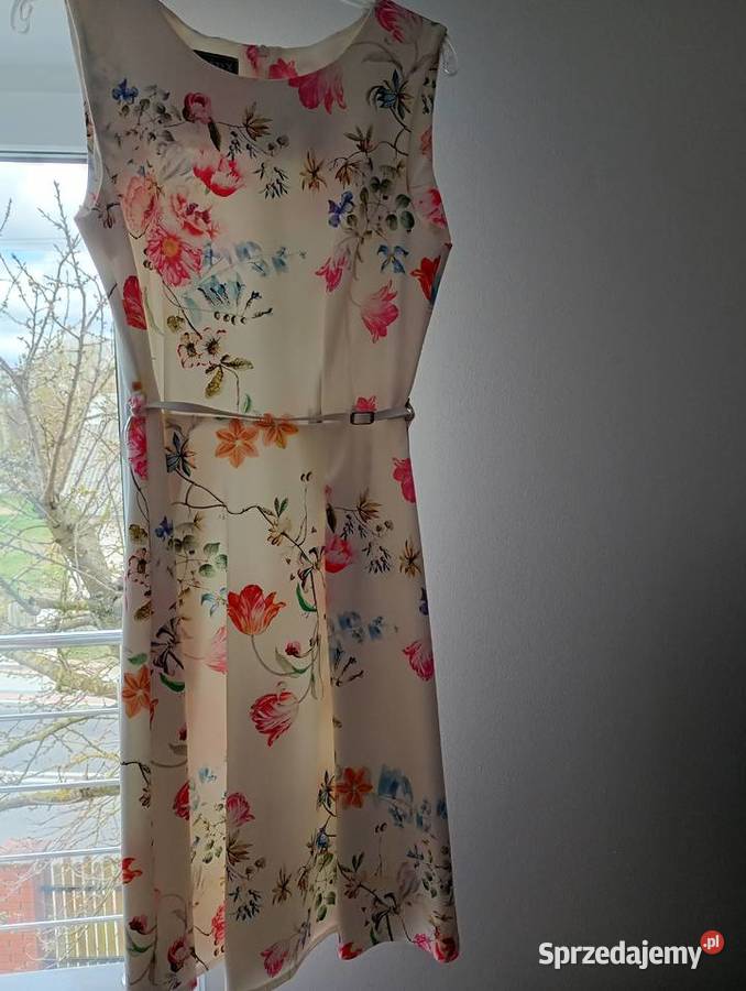 Sukienka w kwiaty