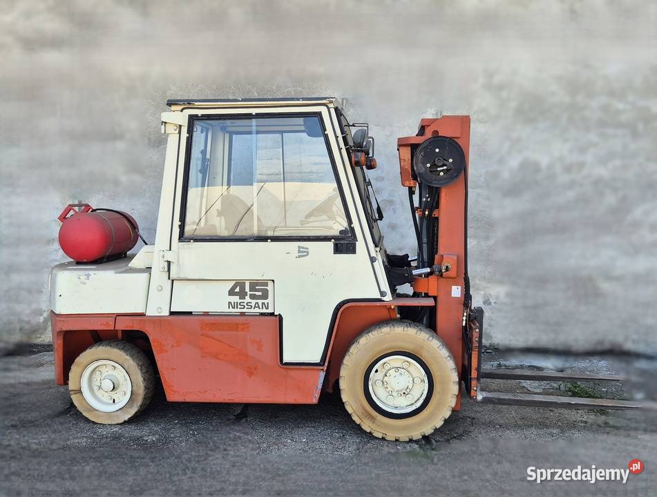 Nissan 4500 TRIPLEX kabina 4 sekcje wys 225