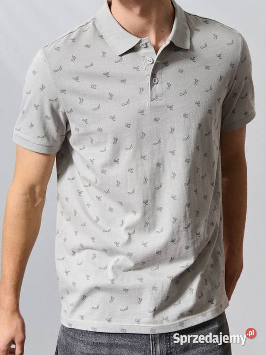 szara koszulka męska polo z nadrukiem Sinsay Olkusz