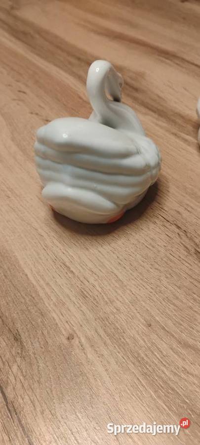 Porcelanowe łabędzie stan super Kłobuck sprzedam