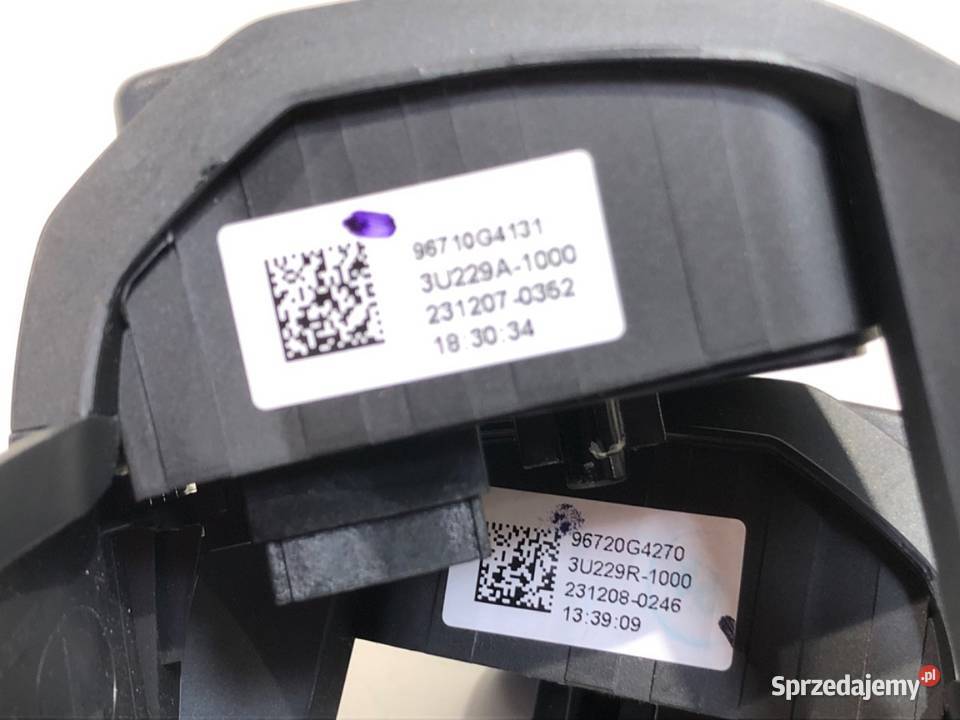 PRZEŁĄCZNIKI KIEROWNICY HYUNDAI i30 96710G4131 osobowe