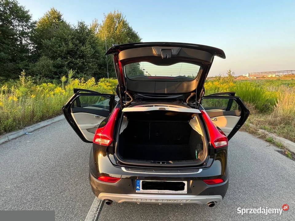 Volvo V40 Cross Country 20 benzyna 152 2017r Rok produkcji 2017 Węgrzce Wielkie