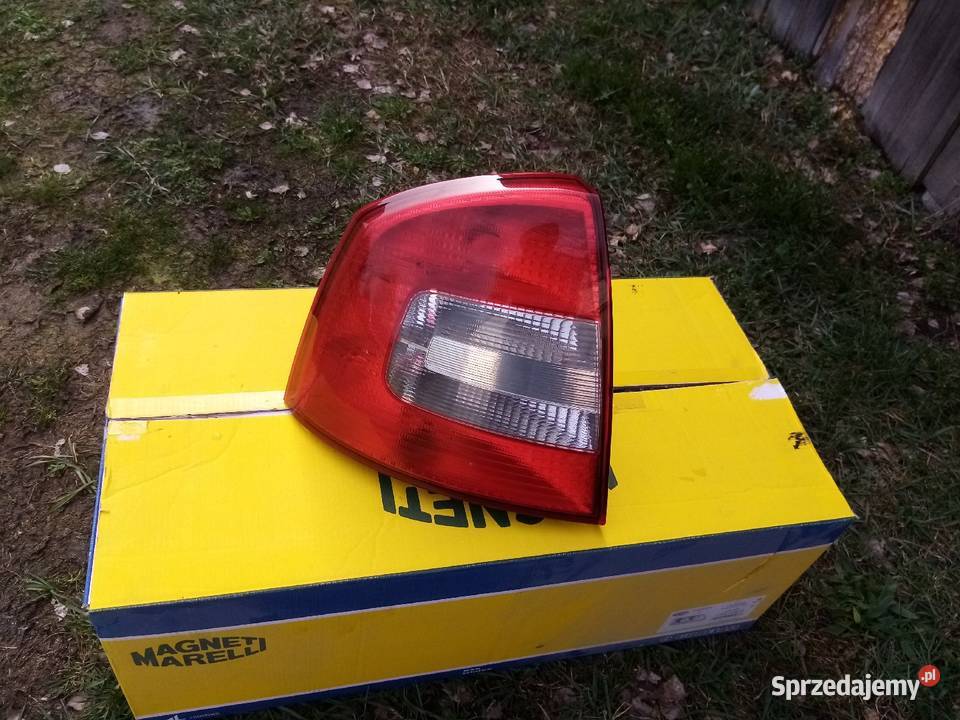 Lampa tył Skoda octavia 2 lift lewa