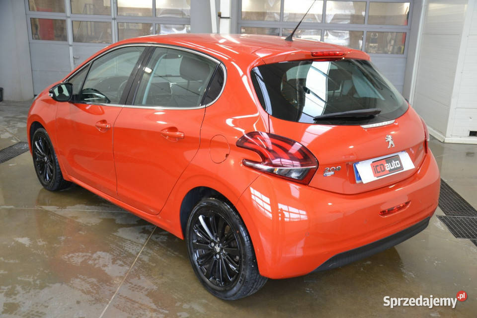 Peugeot 208 12 benzyna 110 ładny kolor 110KM