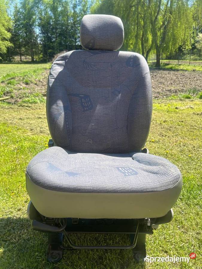 Fotele przodnie Renault Traffic Sanok