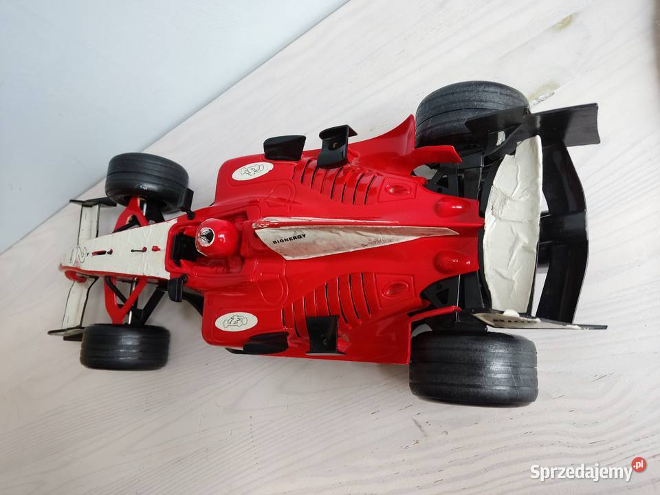 Model samochodu wyścigowego Bolid Formuły 1 Głuchołazy